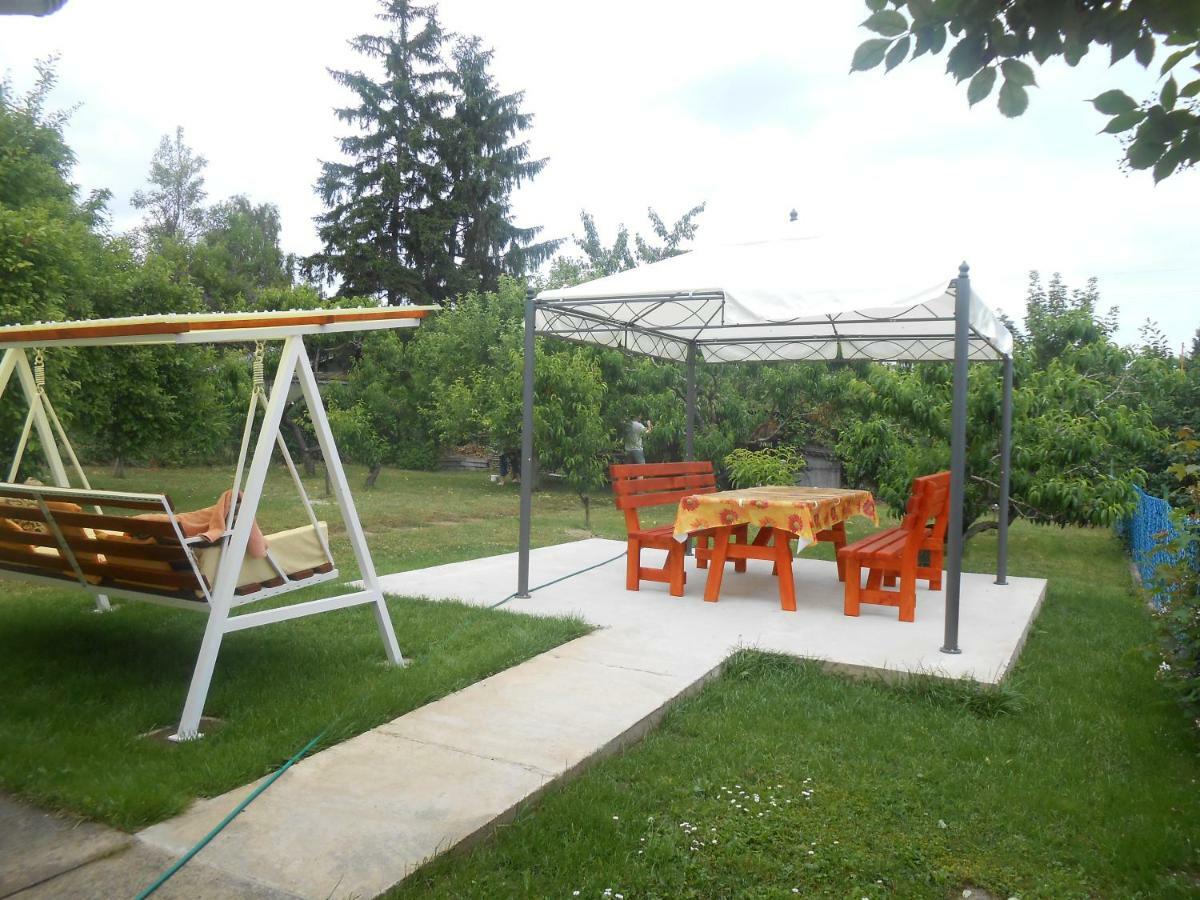 Apartamento Nóra Apartman Balatonfůzfő Exterior foto